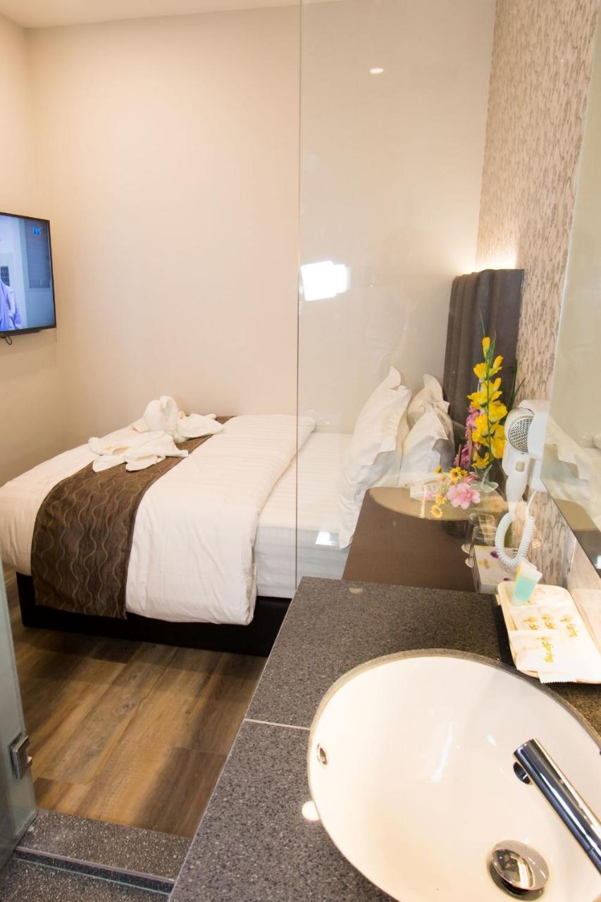 Spring Season Hotel Muar Ngoại thất bức ảnh